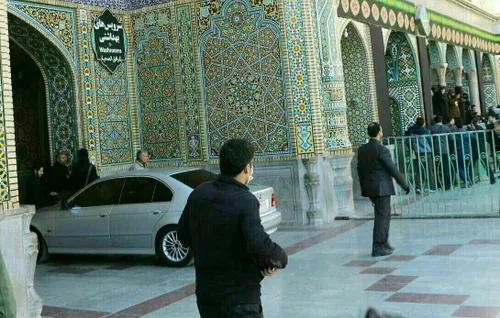 تصویر خودرو روحانی در صحن حرم حضرت معصومه(ع) ! برای مراسم