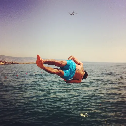 Ibrahim dives into the sea in Beirut. Photo by Tamara Abd