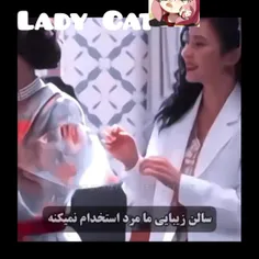 آهنگش میگه خانم جذاب بعد زرنویس نوشته آقای جذاب😂🗿