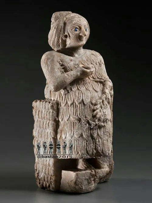 مجسمه یک زن سومری که به عنوان پرستنده لبخند نامیده شده و 