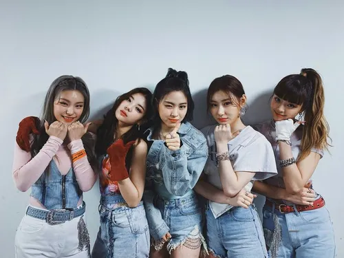 itzy midzy ryujin lia yuna yeji chaeryeong چه ریونگ ایتزی