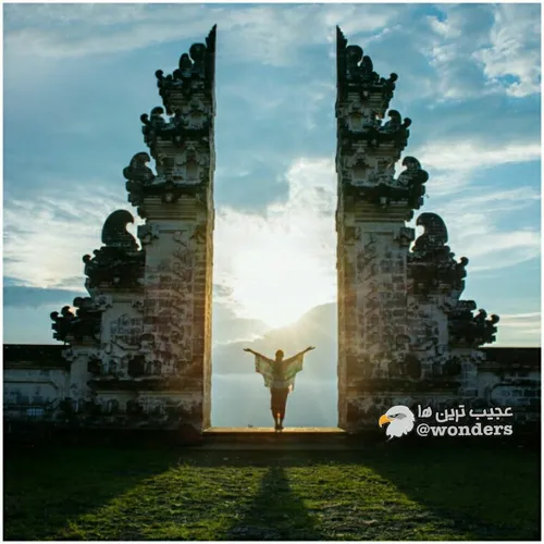 "دروازه بهشت پورا لمپویانگ" در بالی اندونزی یکی از زیباتر