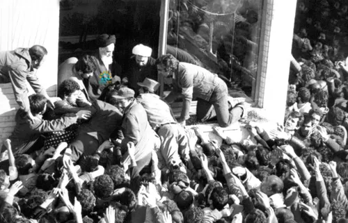 ♨ ️ اختصاصی عکس انقلاب | امام خمینی(ره) در یکی از دیدارها
