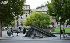 مجسمه مفهومی غرق شدن "کتابخانه"