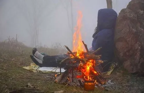 من عاشق دلتنگی و درد و غم خویشم