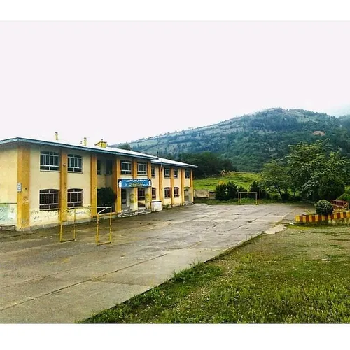 معروف ترین مدرسه استان گیلان ، مدرسه ای که در روستای زیاز