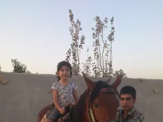 دختر گلم سوار اسب