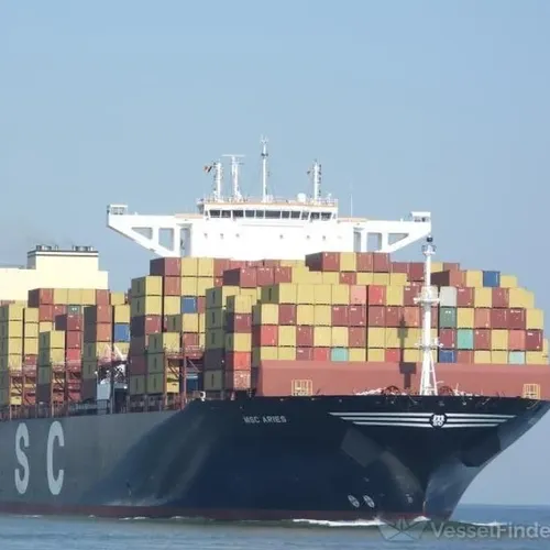 کماندوهای ایرانی کشتی MSC ARIES را در دریای عمان توقیف کر