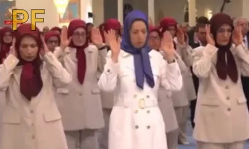 ⚫️ نماز میخونن