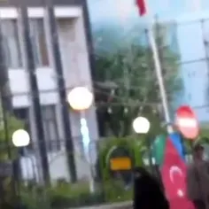 نسب پرچم اردوغان و علی‌اف در ورودی مشکین شهر