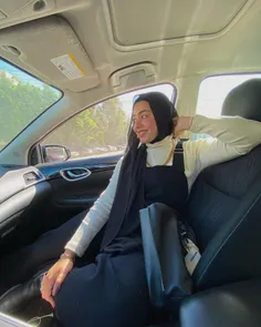 نرگس خانم موقعی که با شوهرش میخواهد مسجد برود خیلی شادمان