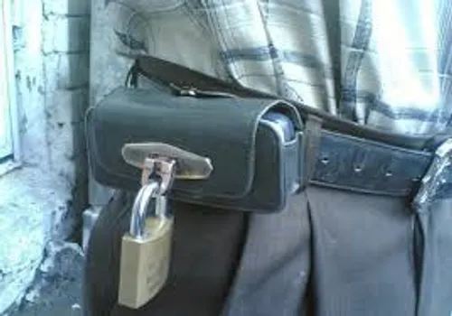قفل گوشی دیده بودم ولی قفل کیف گوشی نه