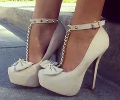 کفش سفید دوست دارم♥♡♥