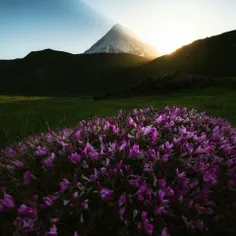 ▪️لحظات ابتدایی بالا آمدن خورشید همراه با شکاف نور از روی قله‌ی پرشکوه دماوند