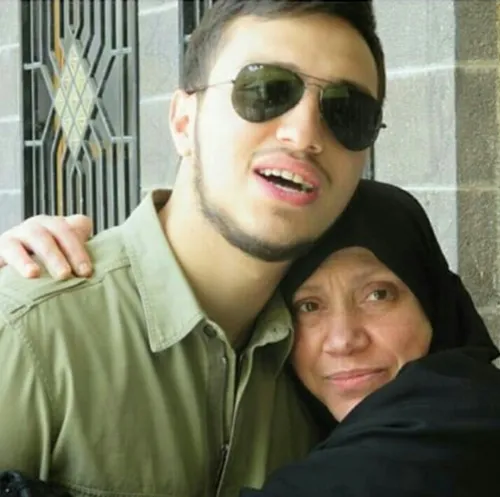 شهید جهاد مغنیه و مادرش