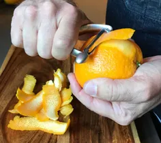 اگر پوست 3 پرتقال رسیده و تمیز را در 3 لیوان آب بجوشانید 
