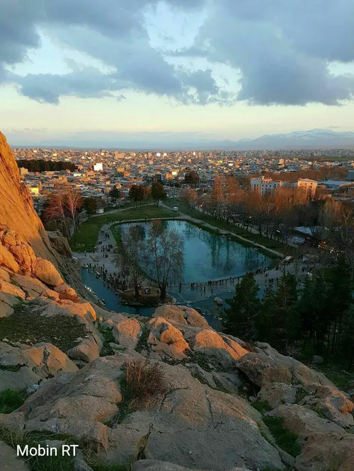 نمایی زیبا از طاق بستان وشهر زیبای کرمانشاه ایران