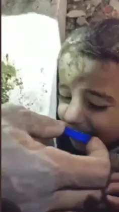 این کودک بانمک زنده از آوار زلزله ترکیه بیرون اومده