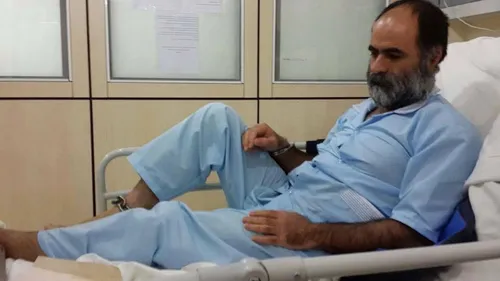 سعید رضوی فقیه، روزنامه نگار است. اینجا بیمارستان است. او