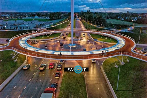 پل زیبایی که مخصوص عبور دوچرخه ها ساخته شده است هلند