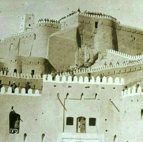 سربازان در ارگ بم اواخر دوره قاجار