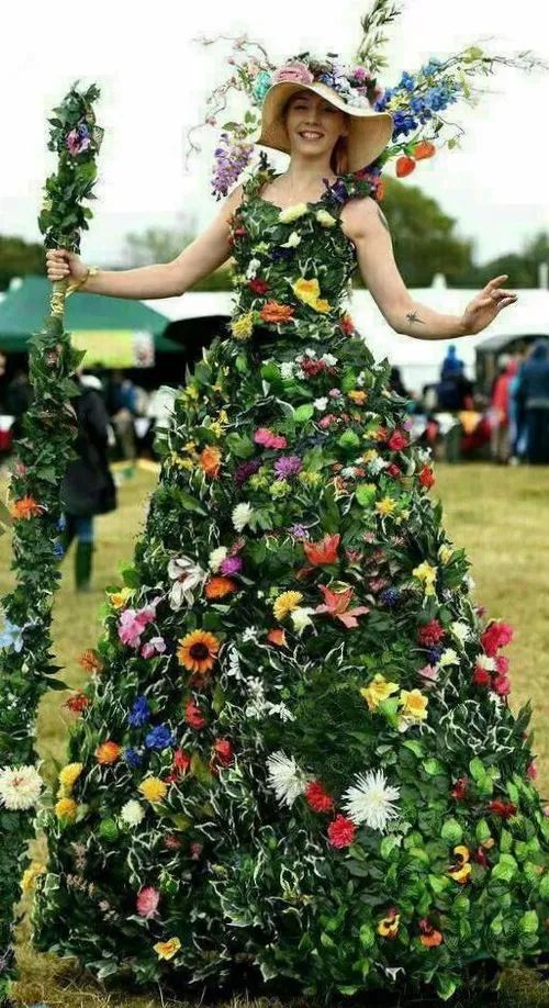 لباسی از گل - جشنواره ای در جنوب غربی انگلستان😍