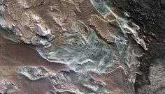 🌗دانشمندان نشانه‌هایی از یخچال طبیعی مدرن را در  مریخ کشف کردند که به یخ آب مدفون‌شده اشاره دارد.