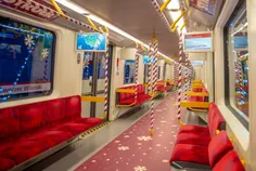 مترو های وورشو در لهستان که برای کریسمس تزئین شده اند 😍  