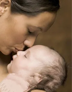 مهر و محبت و بوسه های مادرانه هورمون های استرس کودک را