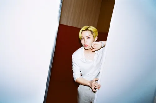 photo teaser J-Hope