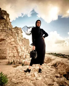 شبنم خانم یک زن استوار ایرانی است