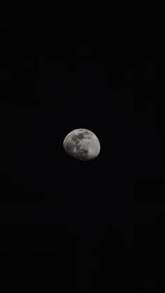 حالا که نیستی به ماه نگاه میکنم تا ببینمت...چون تو ماهم ب