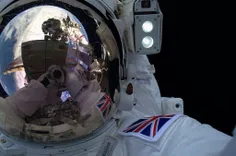 عکس سلفی فضا نورد بریتانیایی در بیرون از ایستگاه فضایی بی