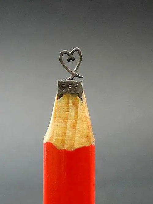کنده کاری روی نوک مداد اثر Jasenko Dordevic