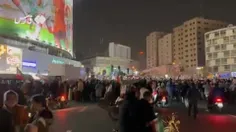 🎥 هم اکنون؛ شادی مردم در میدان ولیعصر تهران ✌️🇮🇷