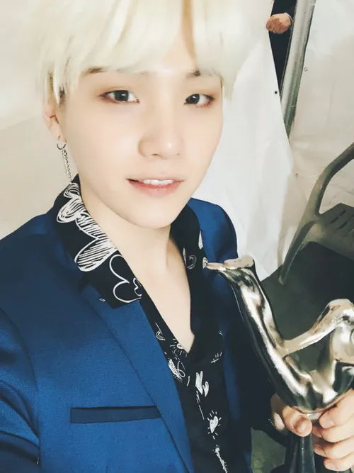 آپدیت تویتر suga 💞 👇