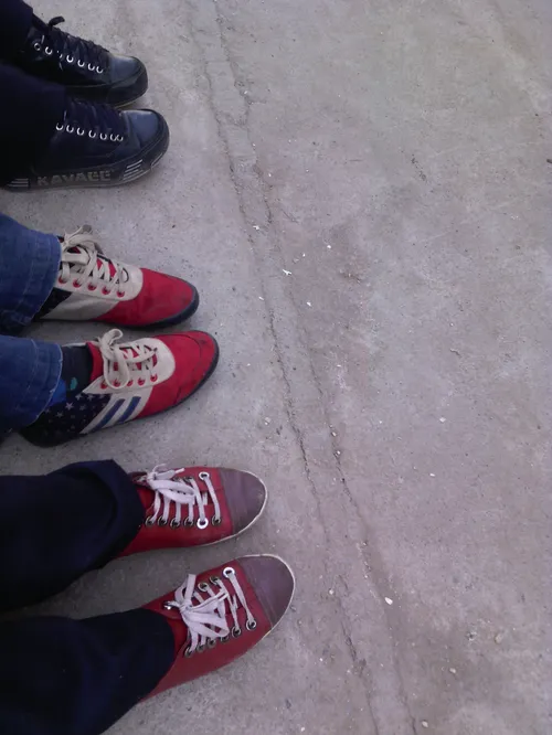 والپیپر کفشای منو دوستام امروز تو مدرسه (‾︶‾) (o -)