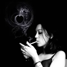 سیگار کشیدن موجب تحلیل رفتن پستان در زنان میشود. زیرا نیک