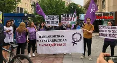 در اسکی شهیر ترکیه اعضای حزب کارگران تجمعی را با بنرهایی ترتیب دادن که روی آن نوشته شده بود "شریعت لعنتی".