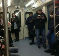 ‏یک روز عادی در متروی شهر مسکو، جالبه که بدونید اینترنت د