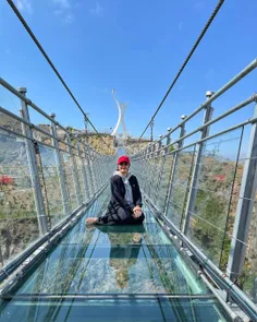 تا حالا تجربه رفتن روی پل معلق شیشه ای رو داشتی؟