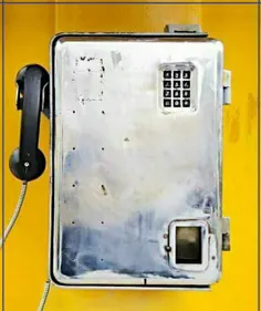 آن زمانها تلفن کم بود..