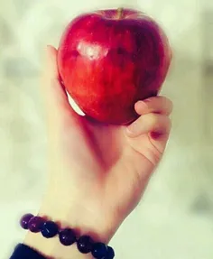 تو باشی و یک سیب و من 