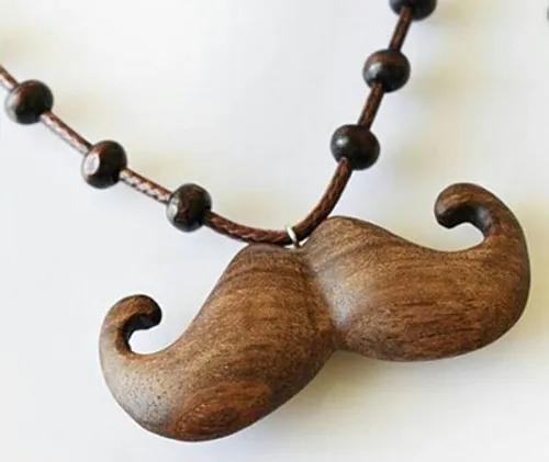 گردنبند های چوبی بسیار هنری و زیبا که دلتان را آب می کند!