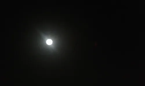 ماه زیبا