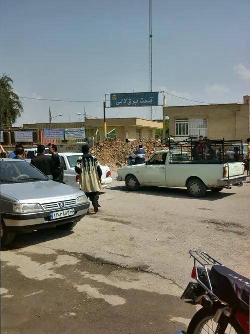 اداره برق اومده برق شهرداری لالی (خوزستان)رو قطع کرده،شهر