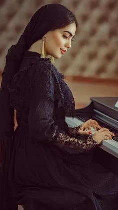 عشق مانند نواختن پیانو است