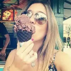 وقتی غمگین هستید، بستنی بخورید !🍦 