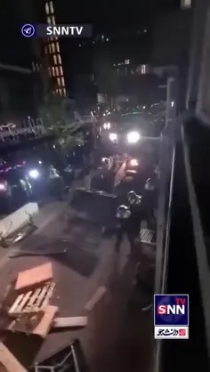 حمله دیوانه‌وار پلیس آمستردام با بیل های مکانیکی به محل ت