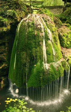 آبشاری زیبا در اتریش.